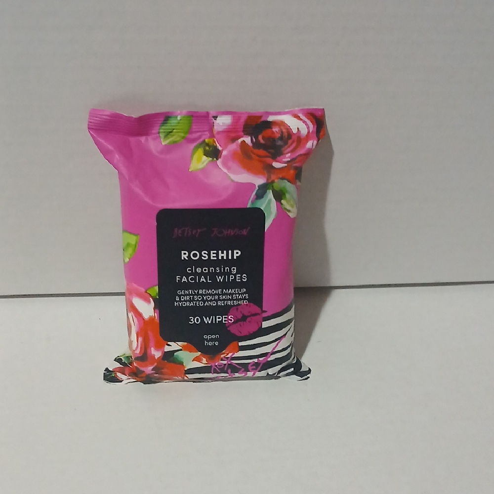 Betsey Johnson Rosehip Cleansing Facial Wipes NWT NIP